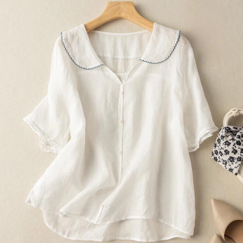 Blouse | Classic vintage style with button accents