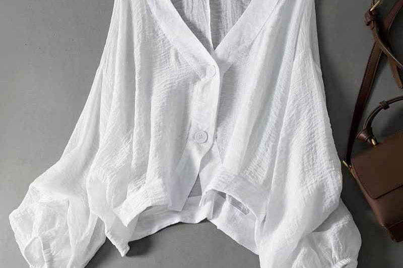 Blouse | Cropped Design with Balloon Sleeves | Elegant and Comfortable 0