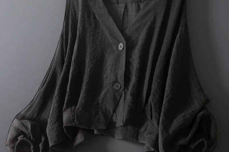 Blouse | Cropped Design with Balloon Sleeves | Elegant and Comfortable 1