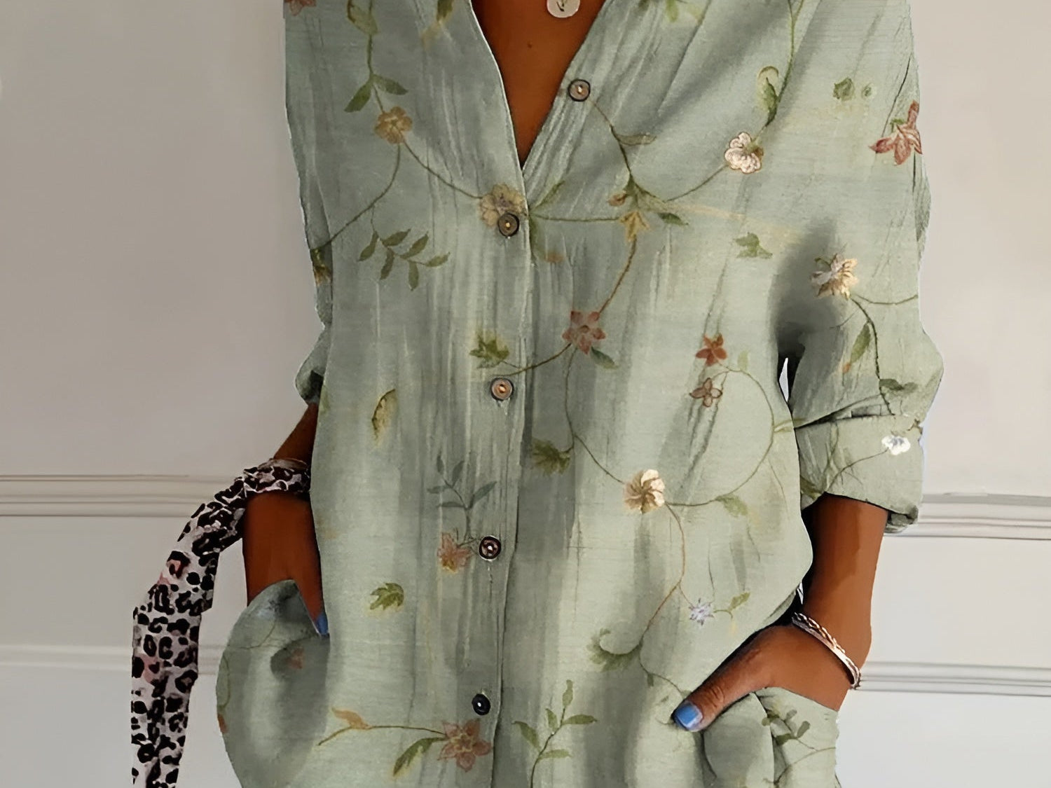 Elegant Everyday Blouse with Breathable Fabric & Fluid Fit for All-Day Comfort 2