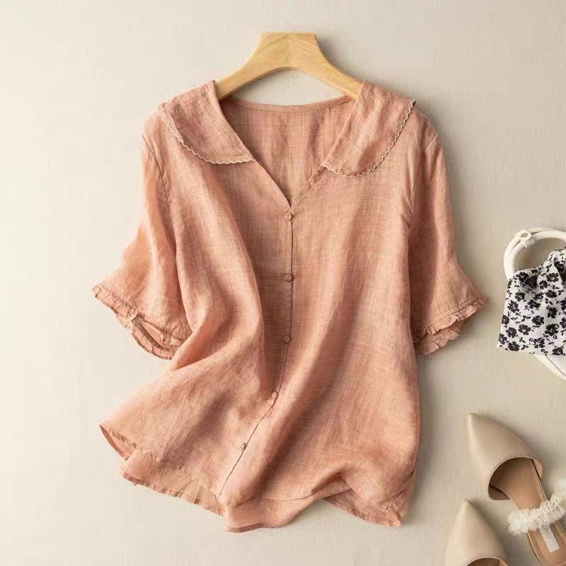 Blouse | Classic vintage style with button accents