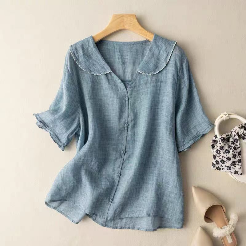 Blouse | Classic vintage style with button accents
