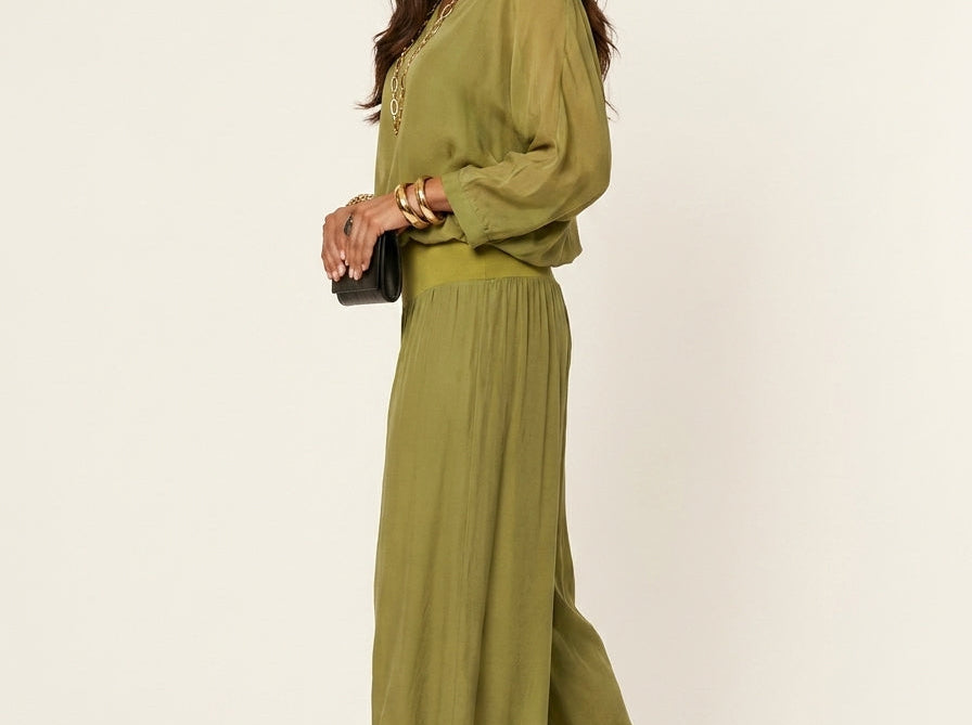 Two-Piece Set | Elegant V-Neck Top with Wide Trousers 3