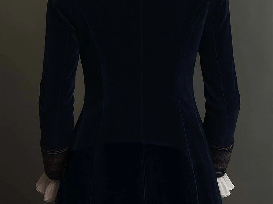 Aase - Women's Long Velvet Blazer with Embroidered Lapels