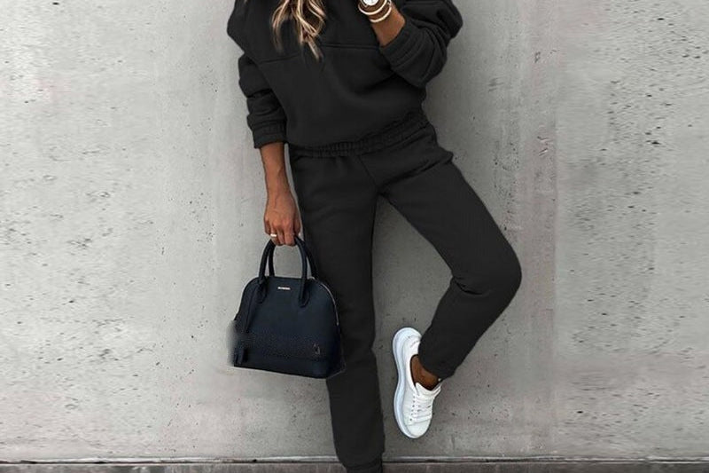 Beth - Women's Two-Piece Jogging Set with Tapered Joggers - Black