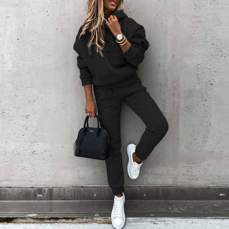 Beth - Women's Two-Piece Jogging Set with Tapered Joggers - Black