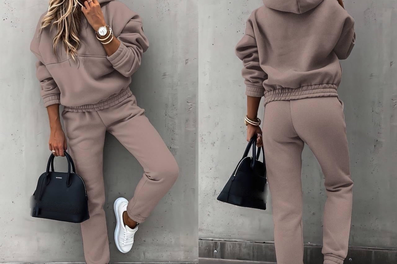 Beth - Women's Two-Piece Jogging Set with Tapered Joggers - Brown