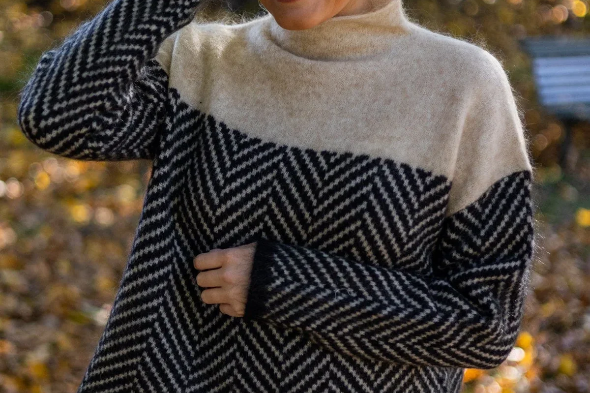 Caoimhe - Women's Soft Cashmere-Blend Turtleneck Sweater