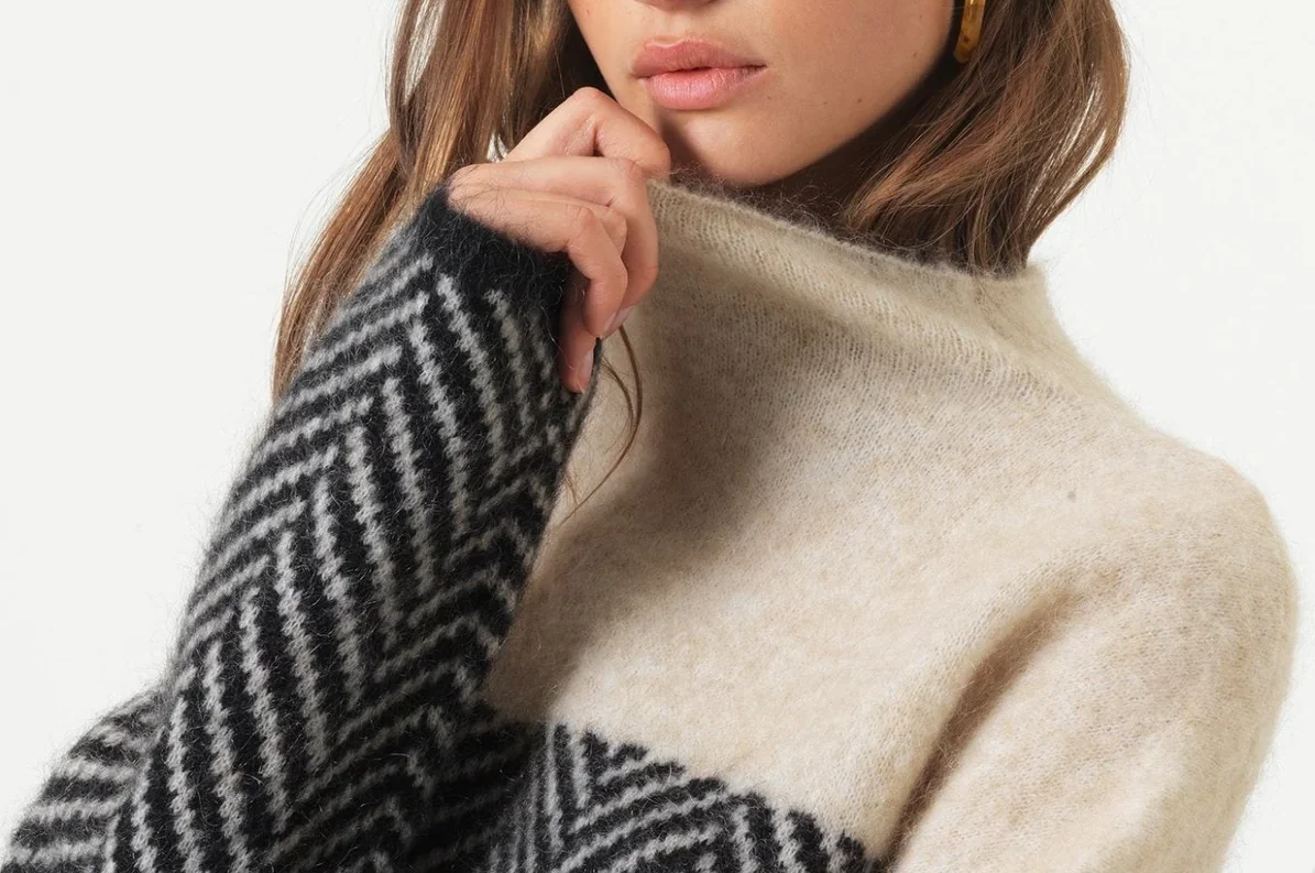 Caoimhe - Women's Soft Cashmere-Blend Turtleneck Sweater