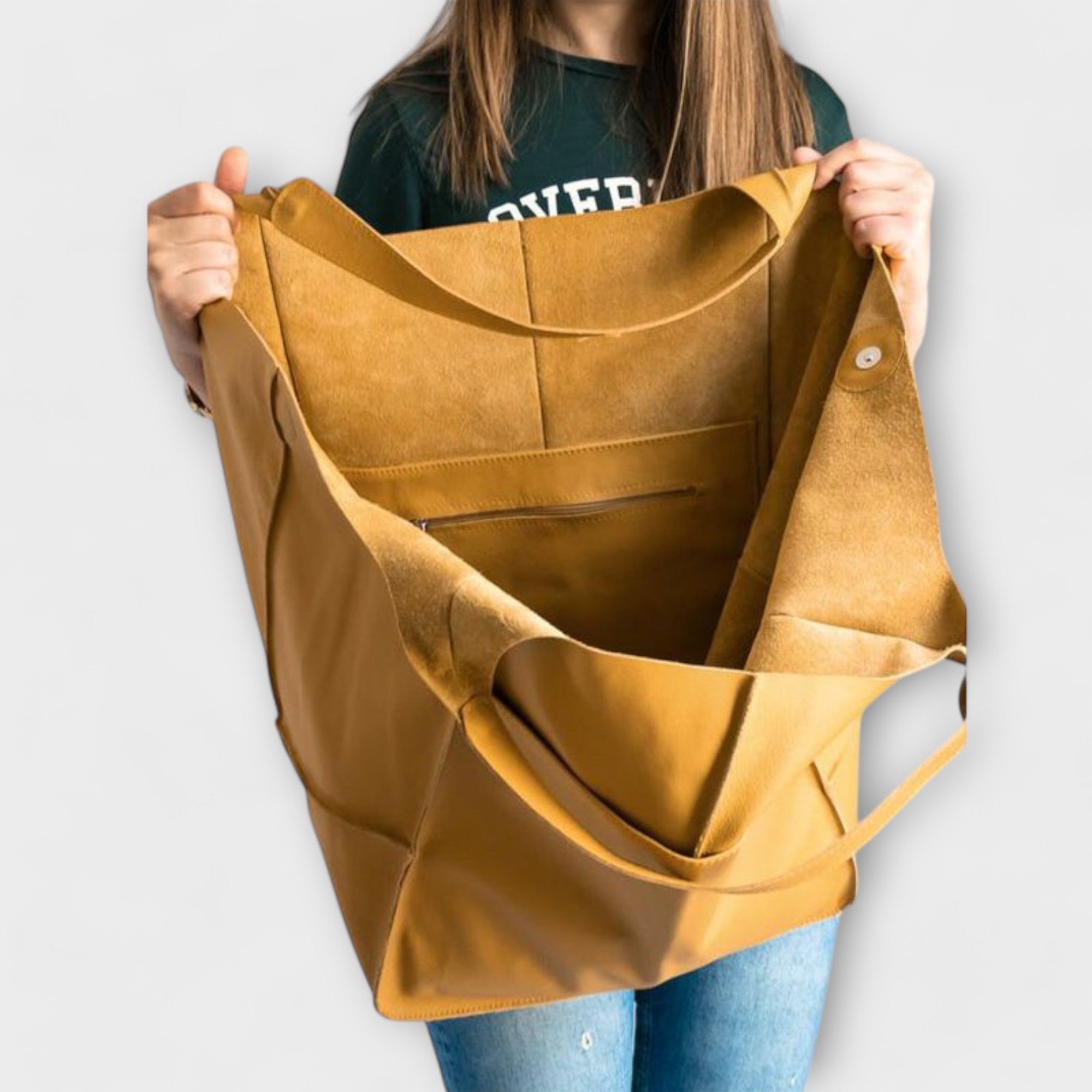 Dorte - Women's Oversized Leather Weekender Bag