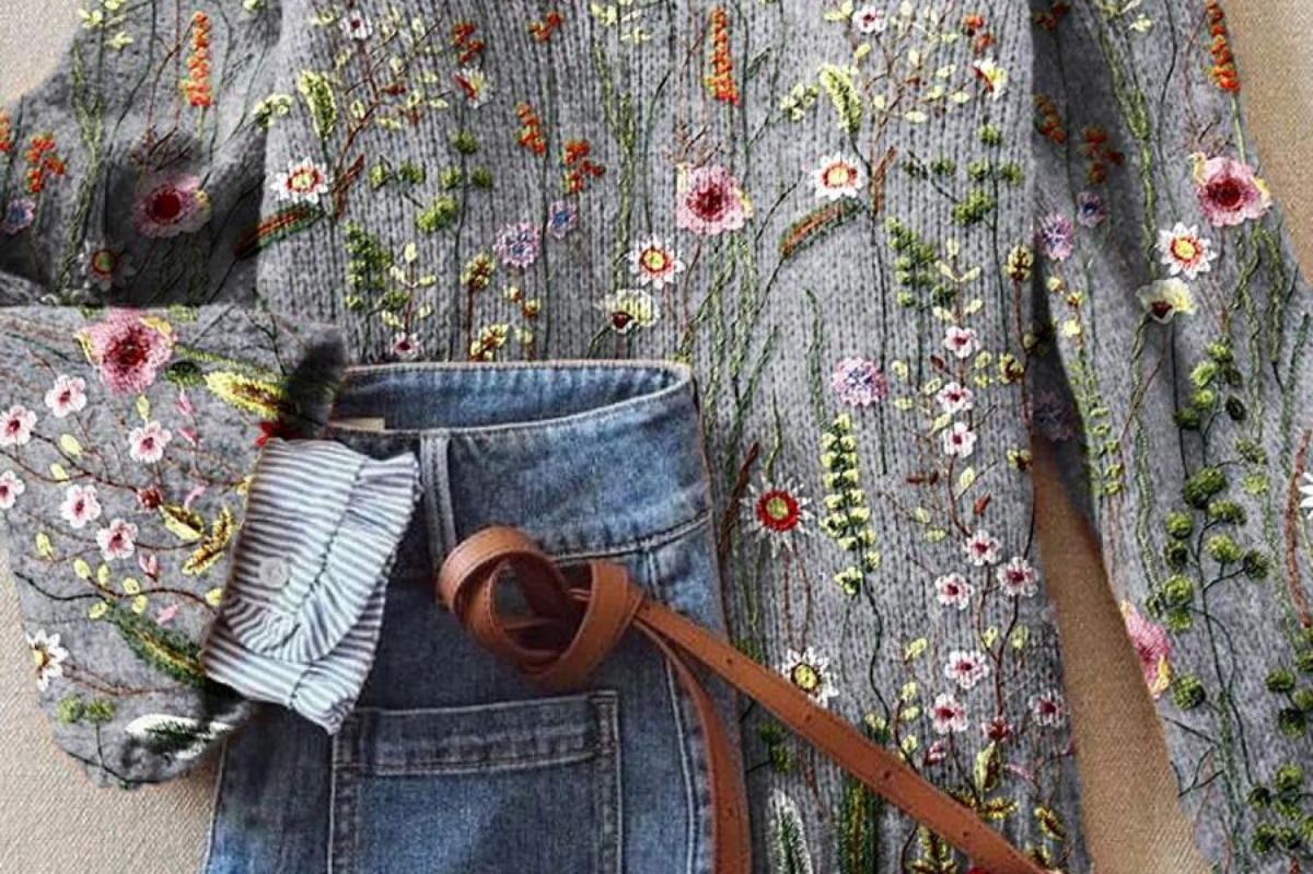 Galina - Women's Ribbed Crew Neck Sweater with Embroidered Flowers - Multi
