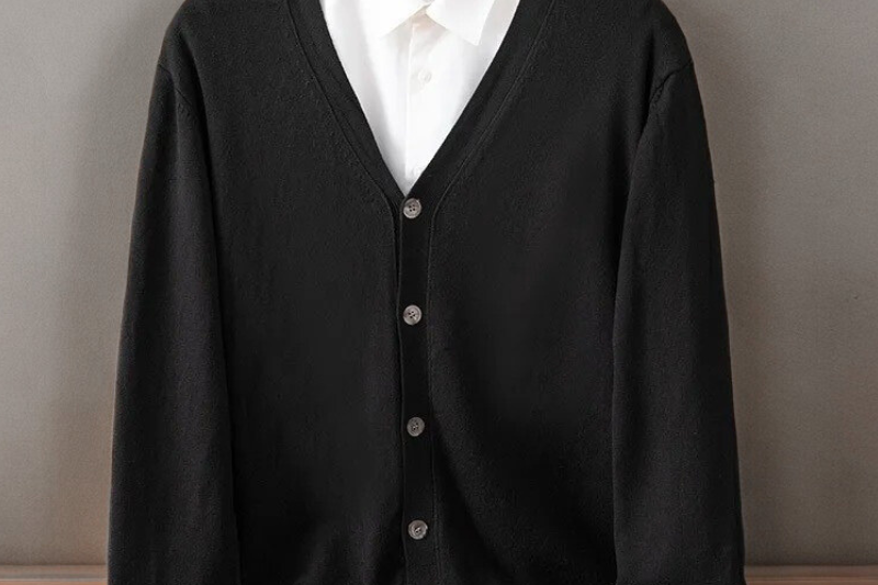 Grayson - Men's Fine Knit V-Neck Button Cardigan - Black