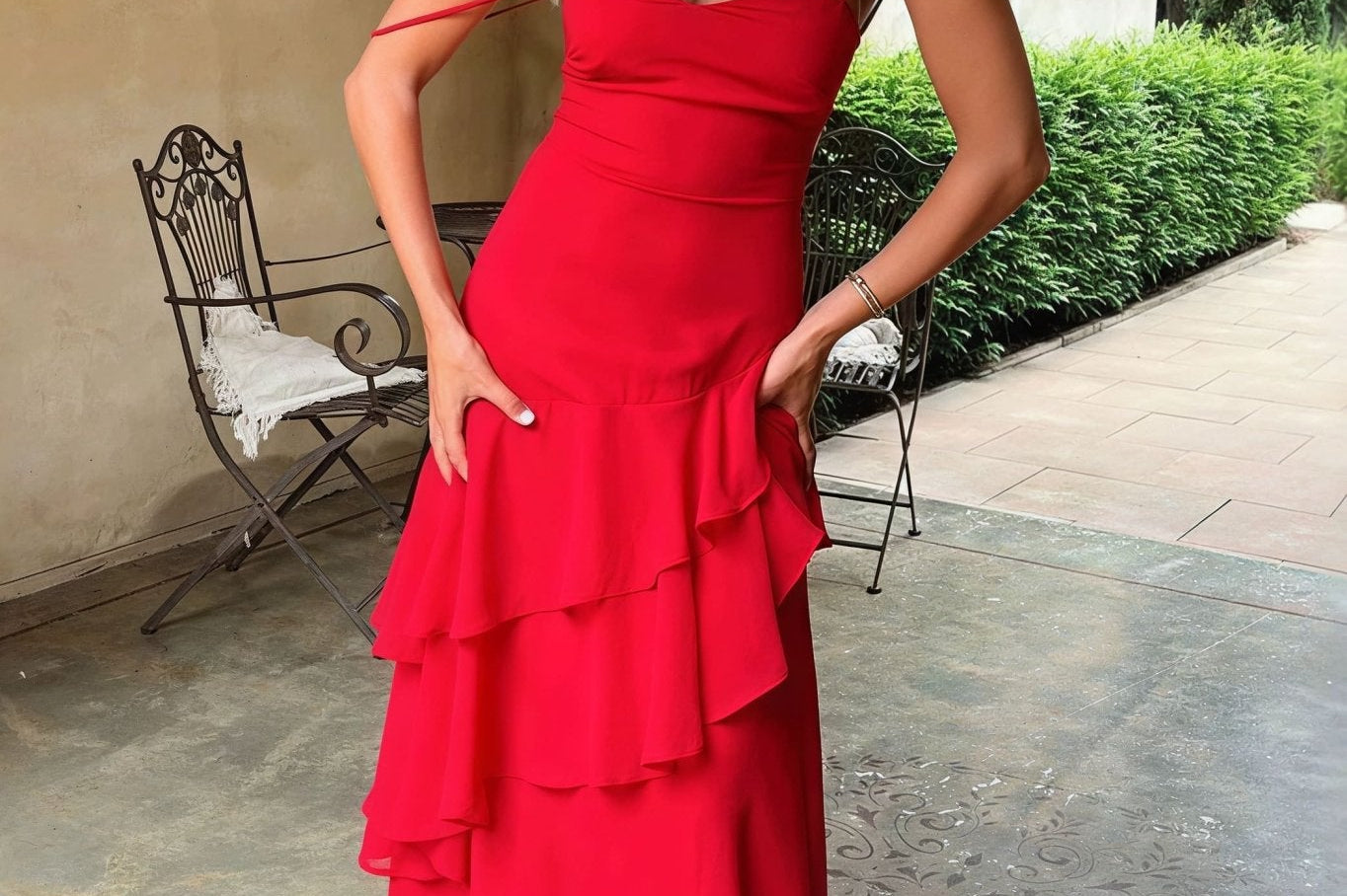Linnet - Women's Sweetheart Neckline Tiered Ruffle Maxi Dress - Red