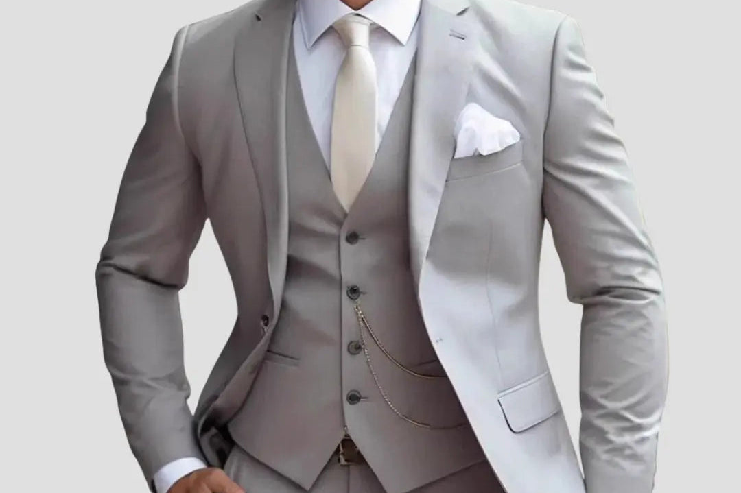 Simon - Men's Slim Fit Three-Piece Groomsmen Suit with Waistcoat - Light Gray